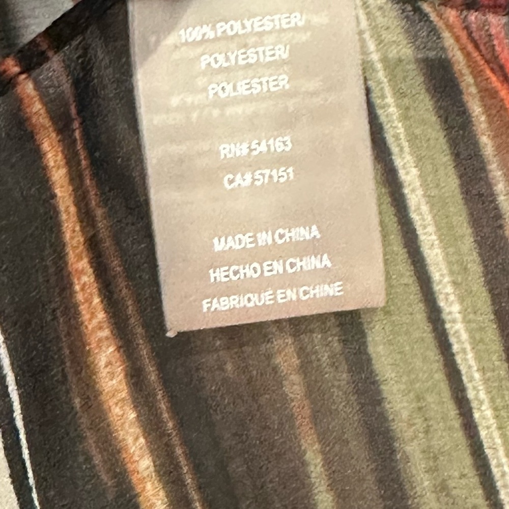 Calvin Klein Scarf 🧣 - Picture 4 of 9